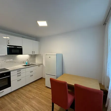 New Cozy Near Metro Pankrac - 4 * Prague