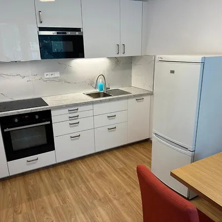 New Cozy Near Metro Pankrac - 4 Apartment